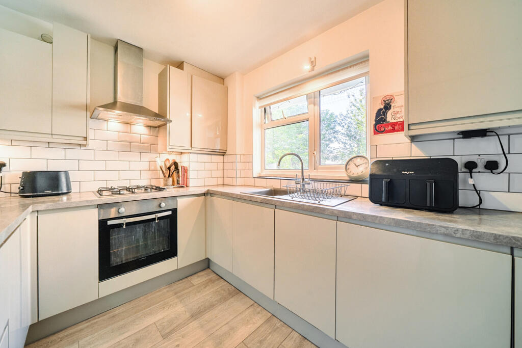 Apartment in London, Crawford Estate, Camberwell - View 2