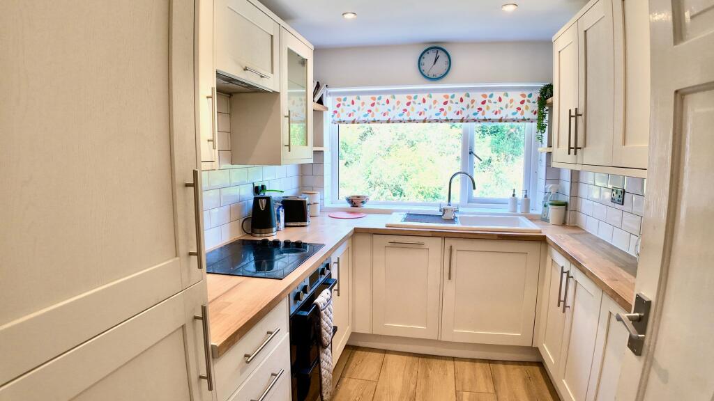 House in Crumlin, Croespen-maen - View 3