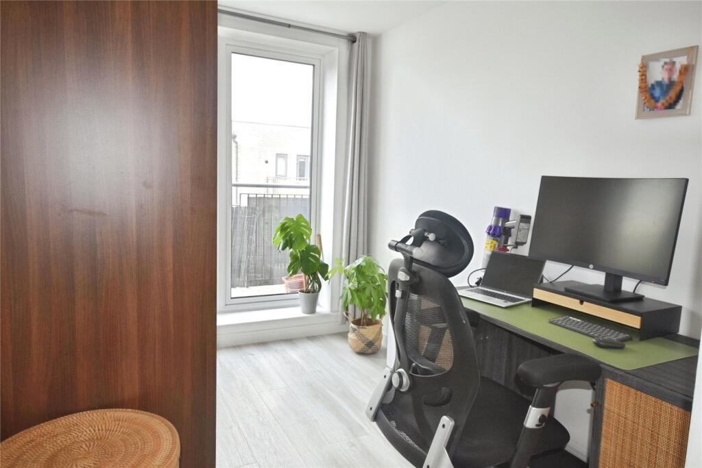 Apartment in Reading - View 4