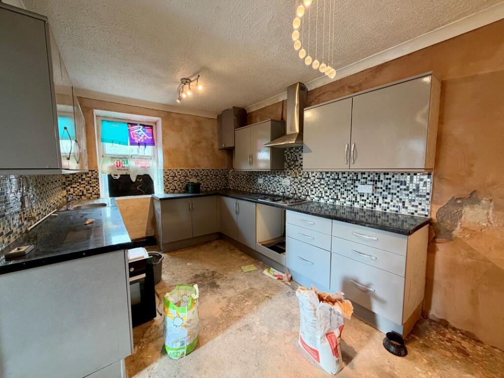 1 Bedwellty Road, New Tredegar, NP24 6NW photo 2
