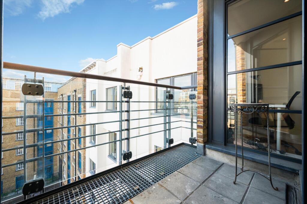 Apartment in London - View 3