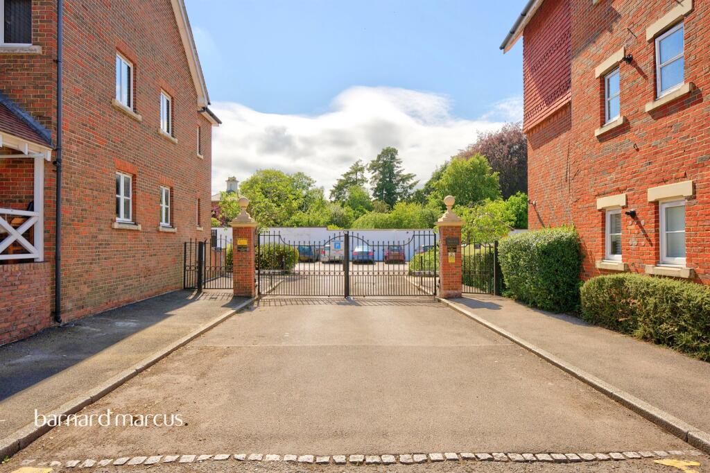 Horsham Road, Dorking photo 4