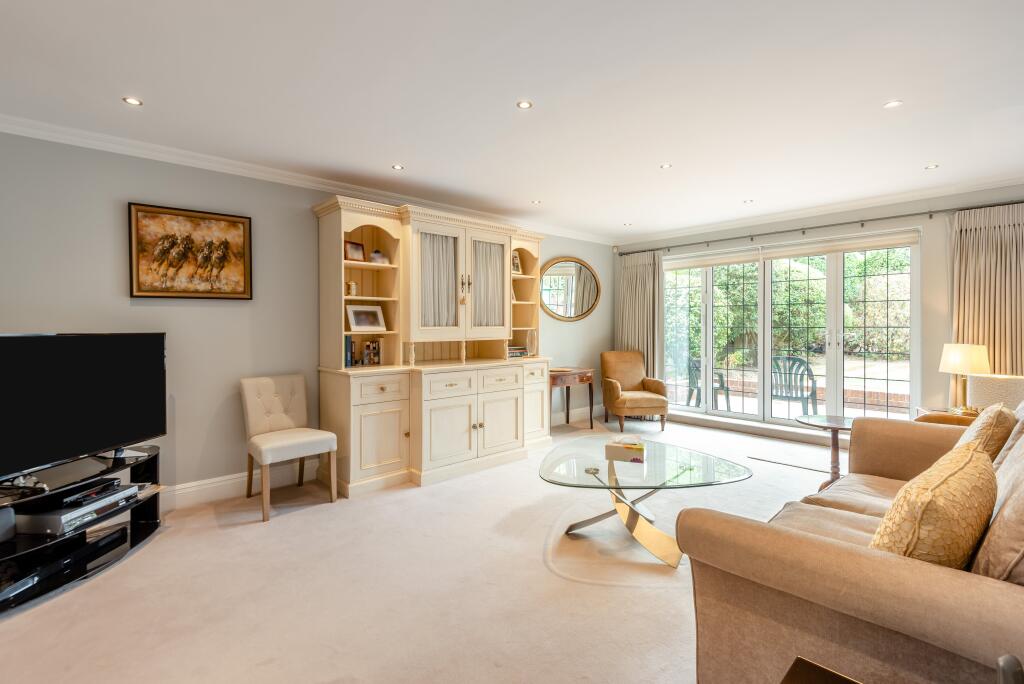 Apartment in Slough, Gerrards Cross - View 4