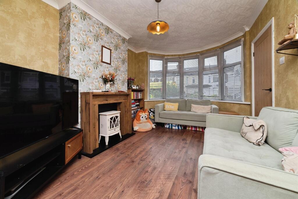 House in Hull - More