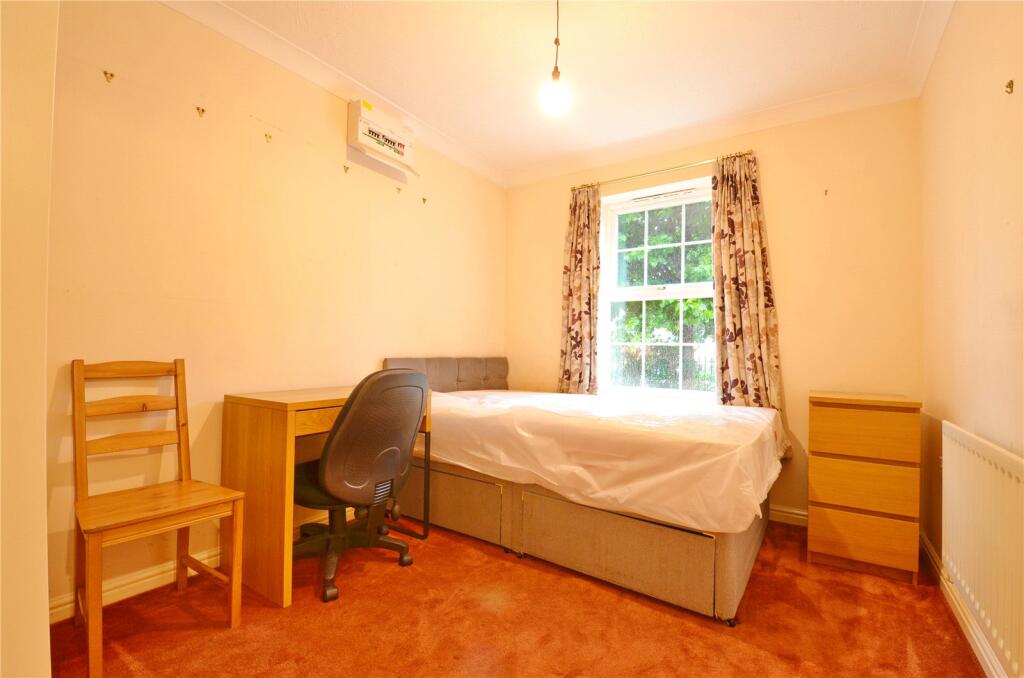 6 bedroom semi-detached house for rent