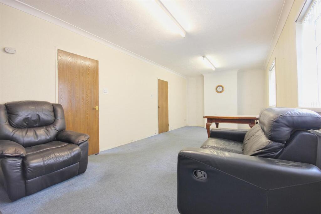 House in Hull - View 4