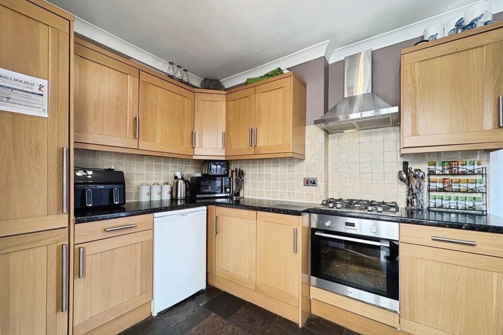 House in Rushmoor, North Town - View 5