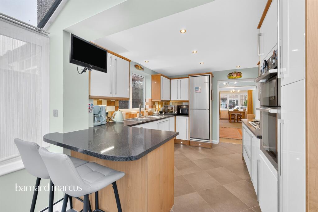 Beeches Road, SUTTON photo 2