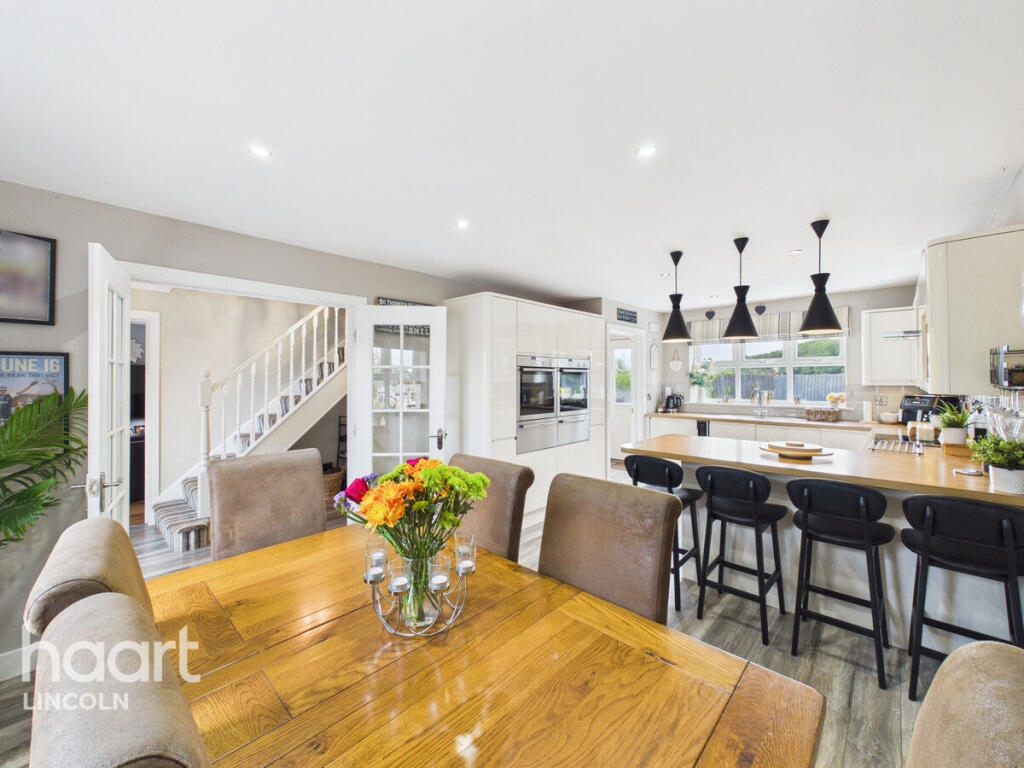 House in West Lindsey, Welton - More