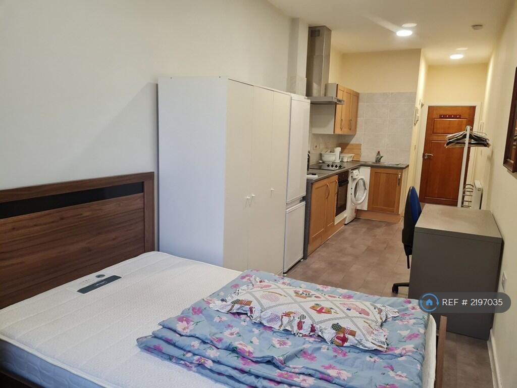 Studio flat for rent