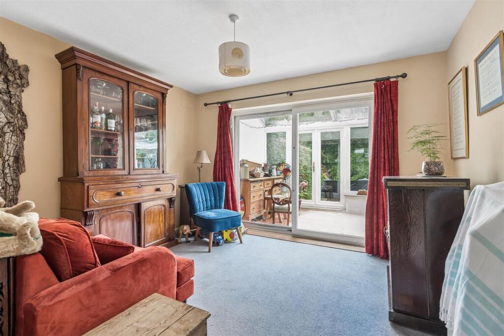 Whitelands Avenue, Chorleywood photo 4
