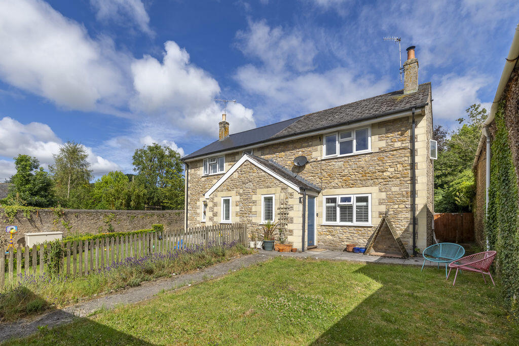 Main image of property: Delightful 3 bed cottage in central Bruton