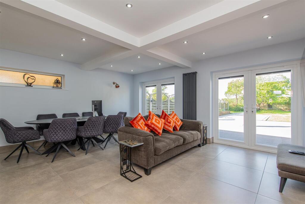 House in Rushden, North Northamptonshire - View 2