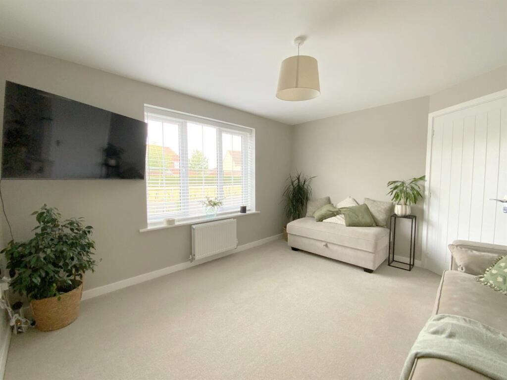 House in Grimsby, Scartho Top - View 3