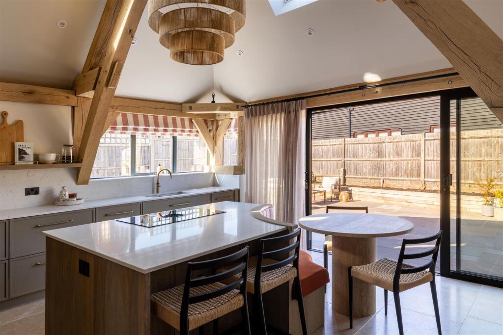 House in Mole Valley, Capel - View 4