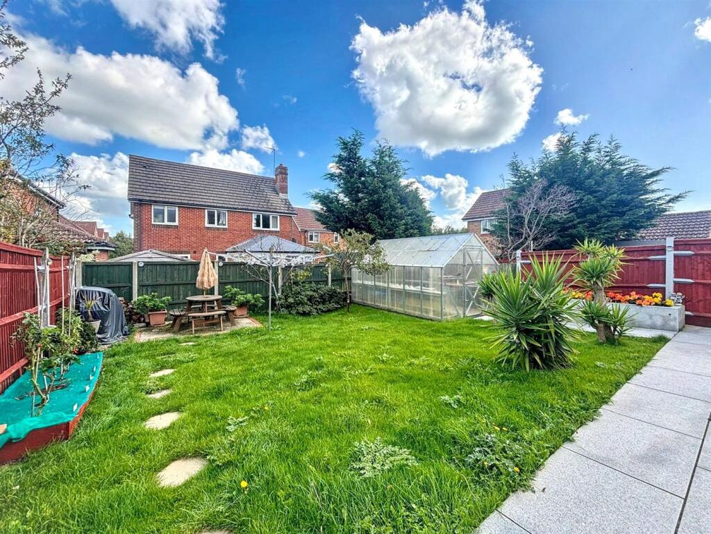 House in Eastbourne, Hampden Park - View 4