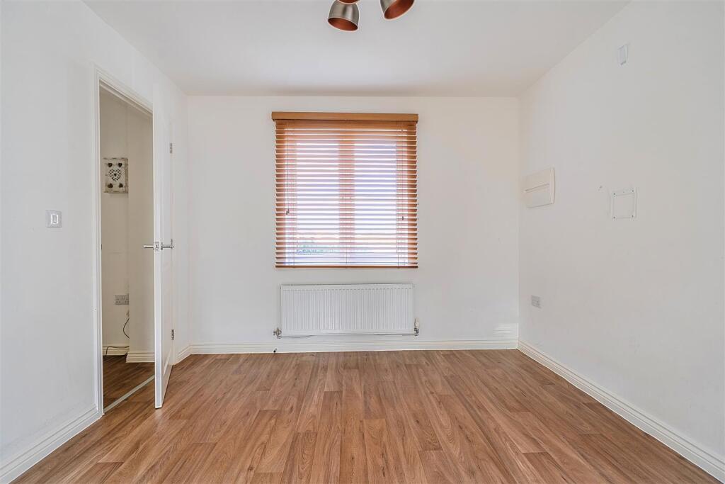House in Taunton - View 5