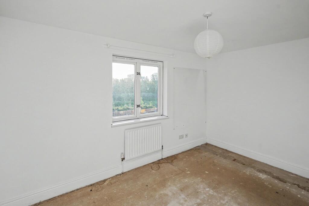 House in London, Loxford - View 5