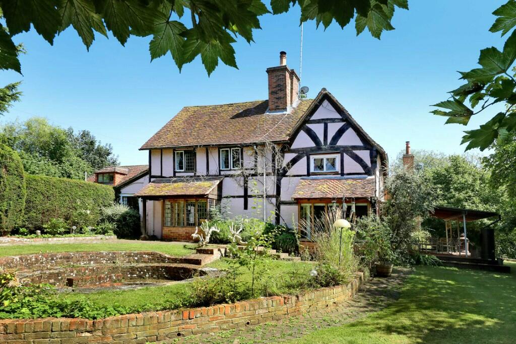 CALCOT  *Holy Brook waterside setting *Reading 3 miles*M4 J12 - 5 mins drive photo 2