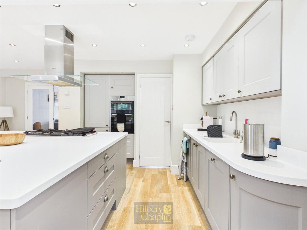 House in Brentwood, Hutton Mount - View 5