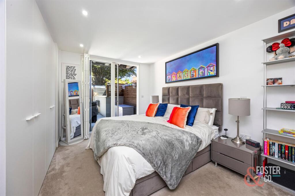 Apartment in Hove, Brunswick - View 4