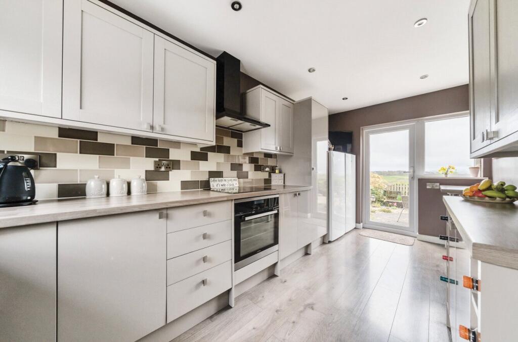Lakeside Avenue, Llandrindod Wells, Powys photo 3