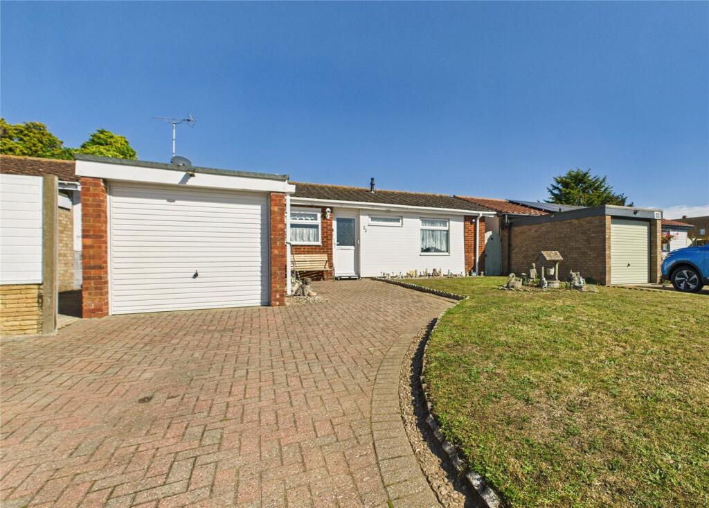 3-bed bungalow on Westerns End, Brantham, Manningtree, Suffolk, CO11, £280,000