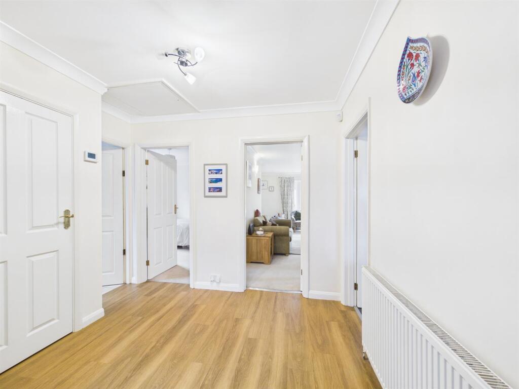 Darcy Close, Coulsdon photo 4