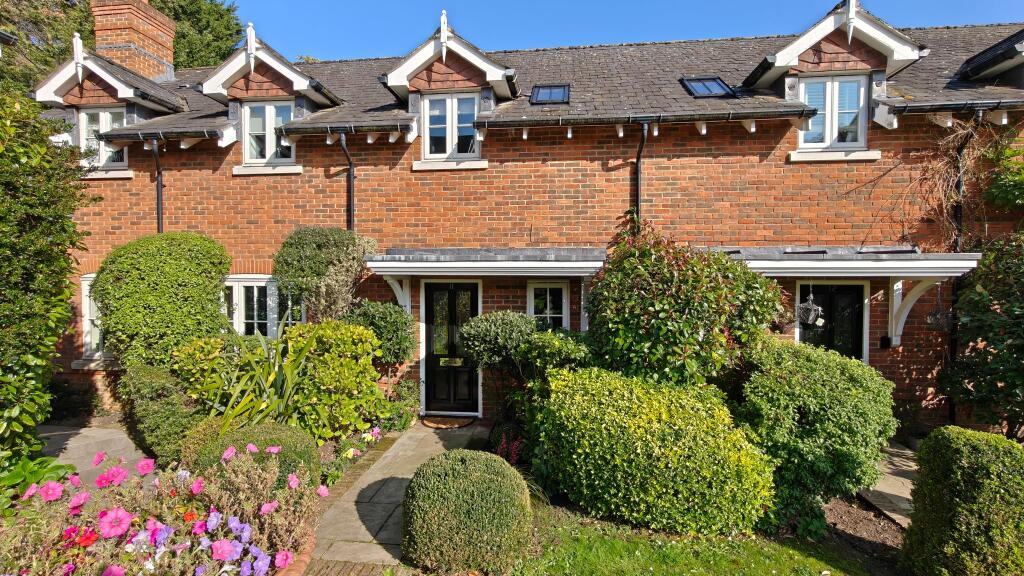 The Courtyard, Bedwell Park, Essendon, AL9