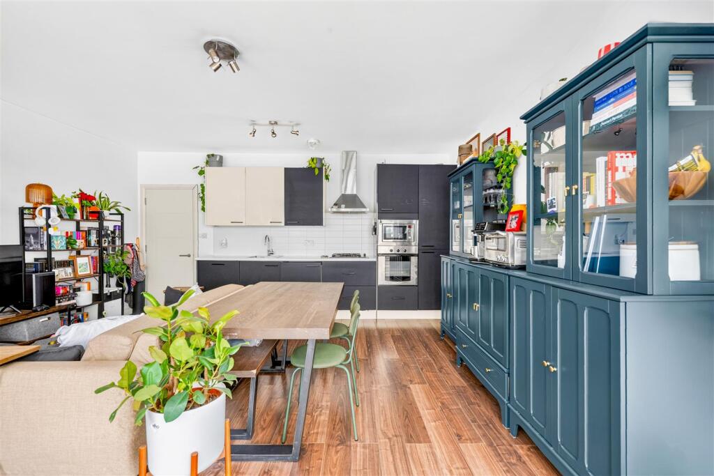 Apartment in London - More