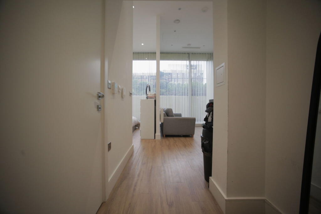 West Gate, Ealing, W5 photo 3