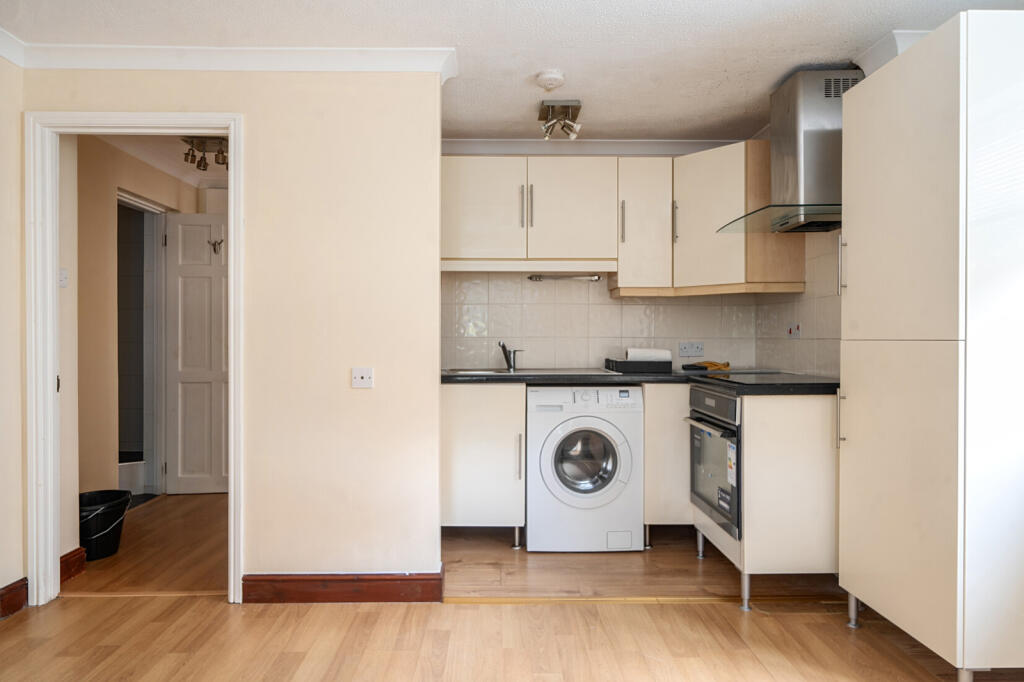 Apartment in Lye Green, Hilltop, Chesham - View 4