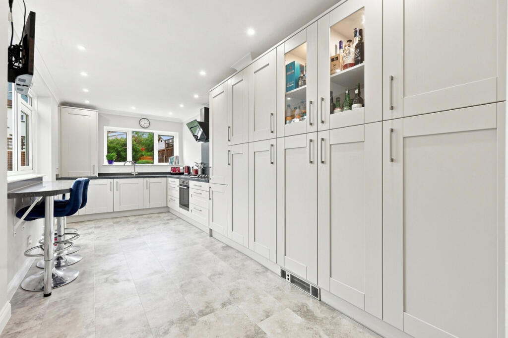 House in Southend-on-Sea - View 2