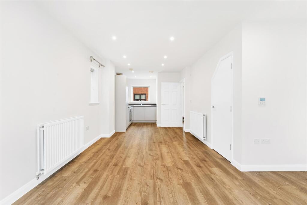 House in Dartford - More
