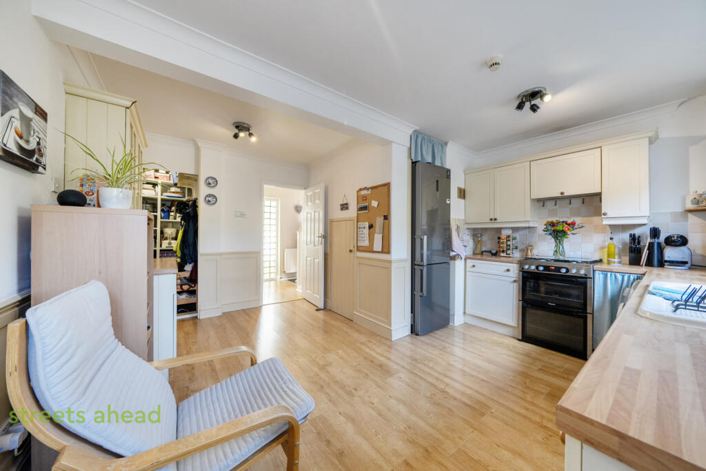 House in Croydon - View 4