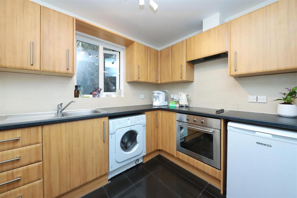 Apartment in London, Pinner - View 4