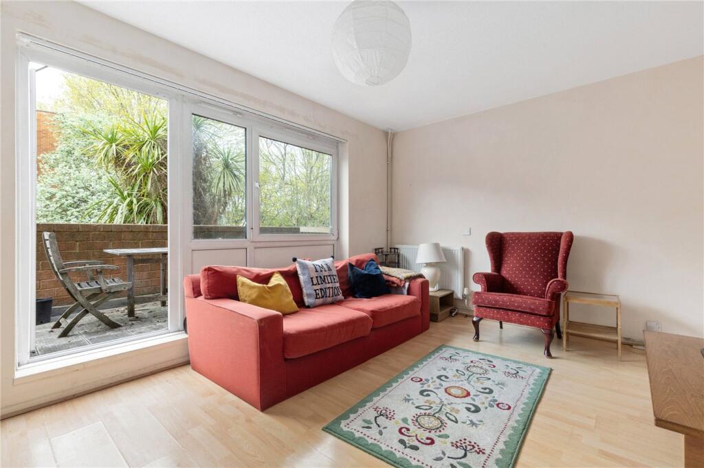 House in London, Herbert Butler Estate, Homerton - View 2