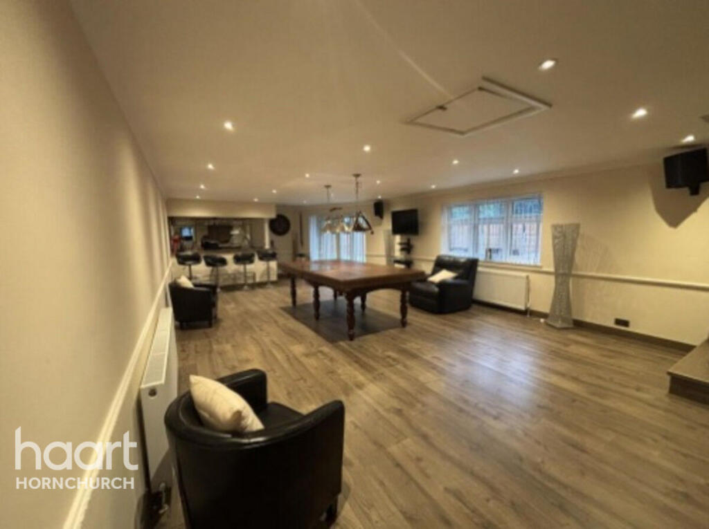 House in Romford - More