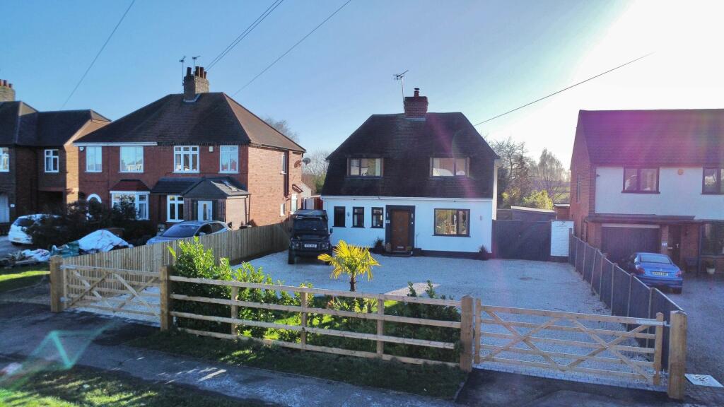 4-bed detached on Gipsy Lane, Nuneaton, CV11, £479,950