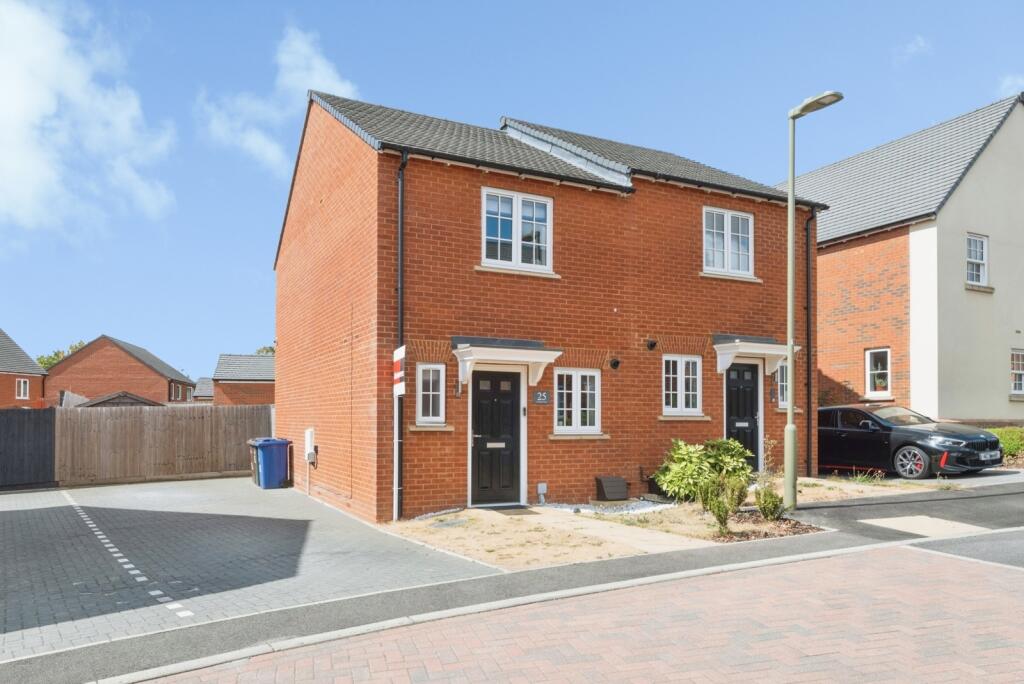 Main image of property: Lawrence Close, Banbury, Oxfordshire, OX16