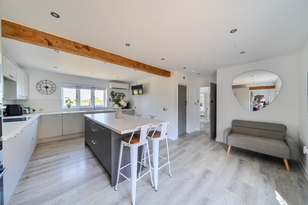 House in South Kesteven, Tallington - More