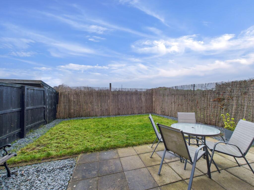 Clifton Court, Springwell, NE9 - View 4