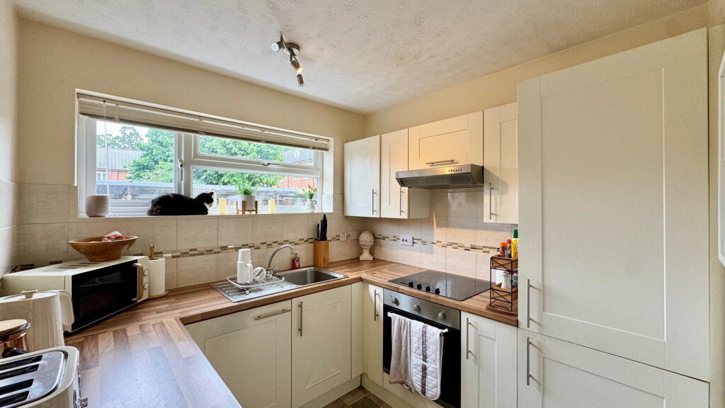 Grange Court, Boundary Road, Newbury, RG14 7PH - View 2