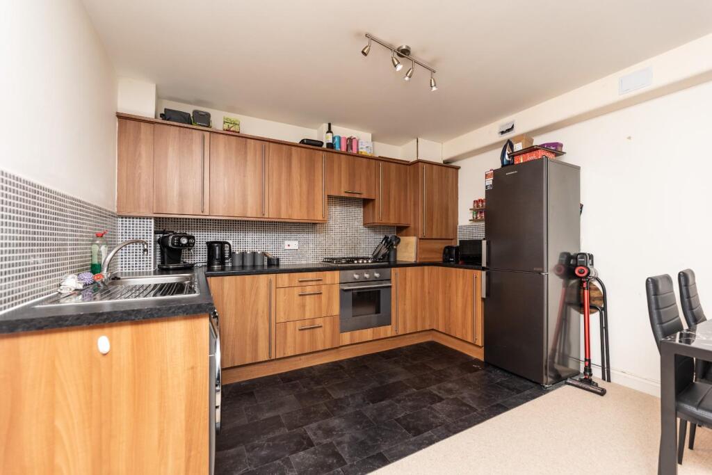 Apartment in Wakefield - View 3