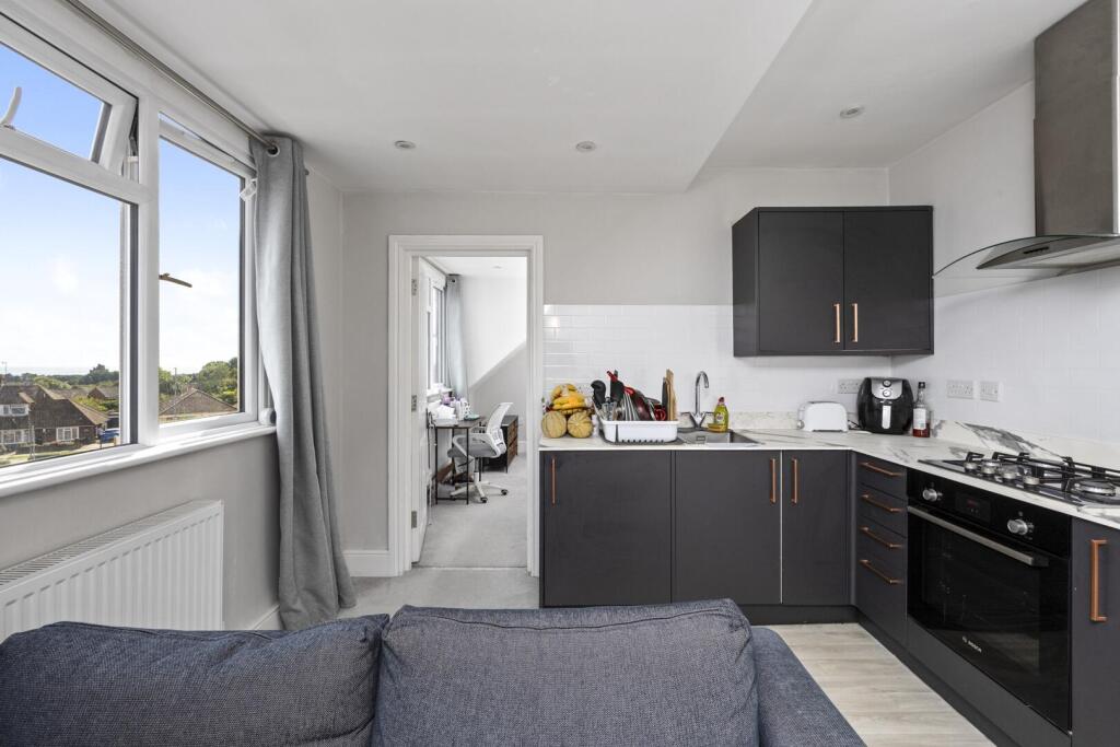 Apartment in Hove, West Blatchington - View 4