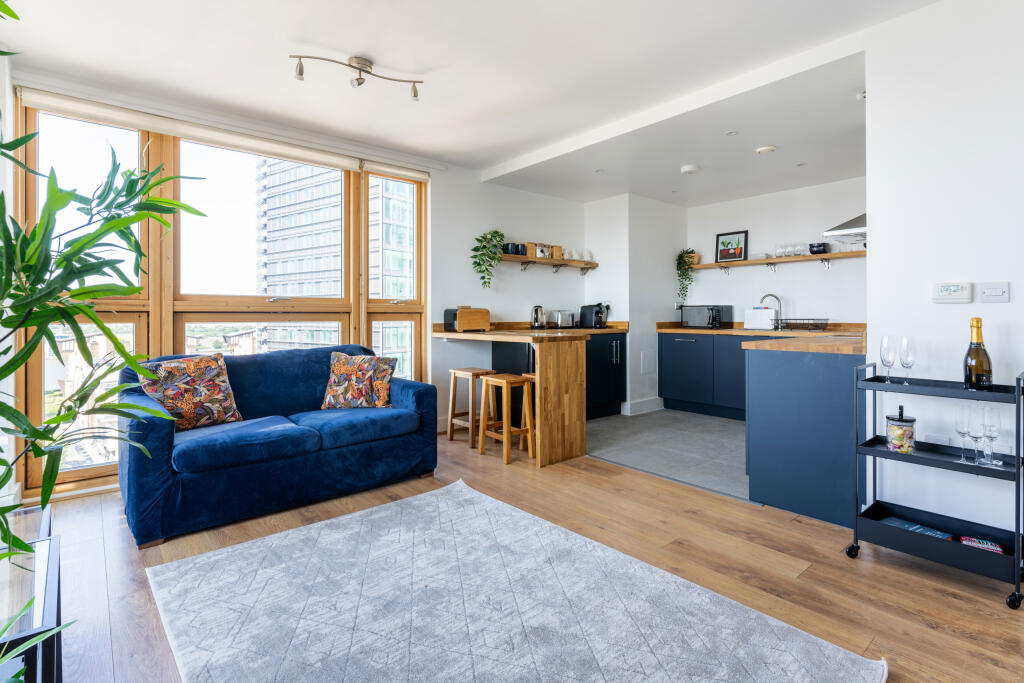 Main image of property: Phoenix Heights West, Canary Wharf, E14