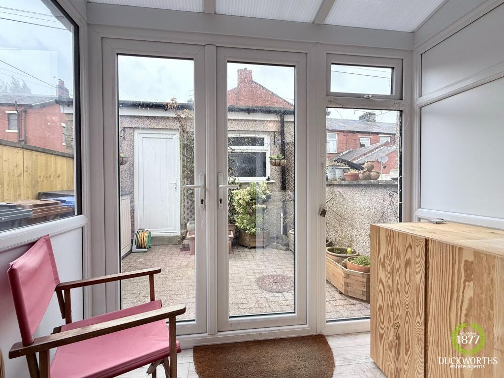 House in Hyndburn, Oakenshaw - More