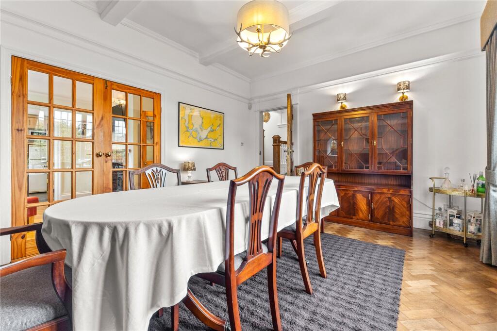 Seddon Road: Edwardian character in Hale village