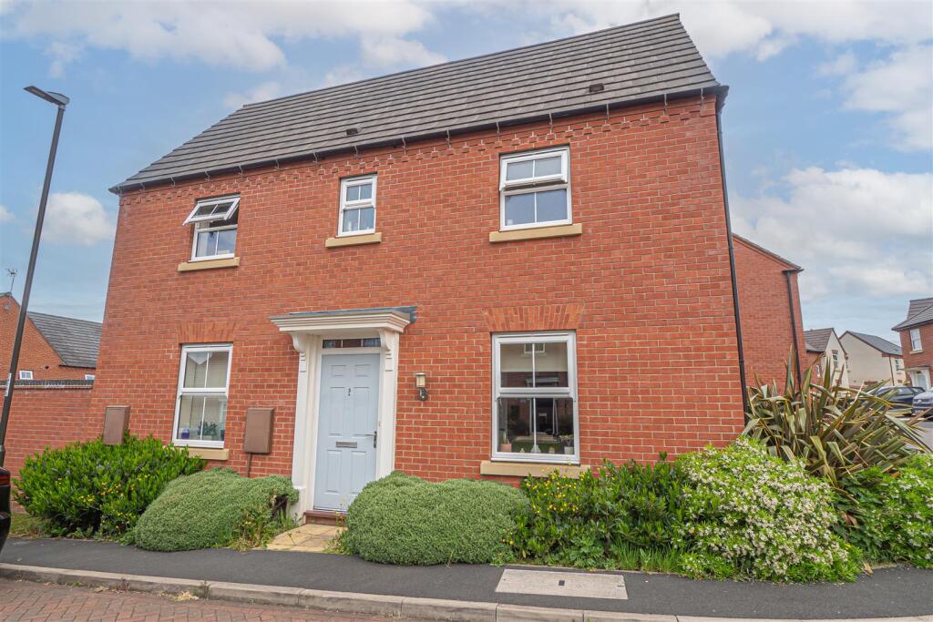 3-bed detached on Ashton Close, Ashbourne, Derbyshire, £300,000