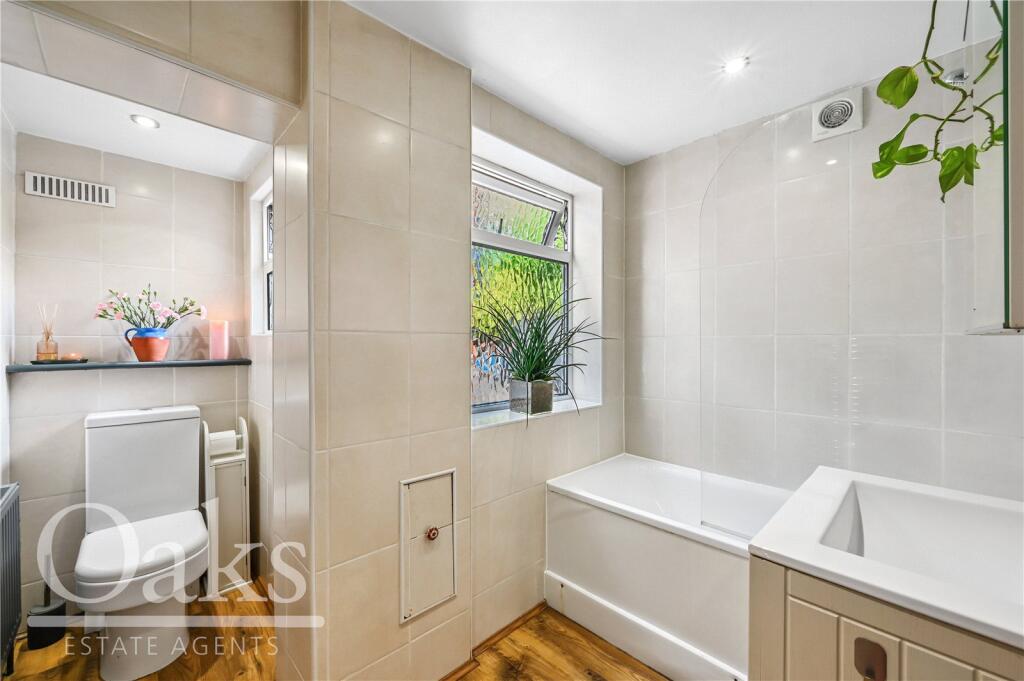 Apartment in London - More